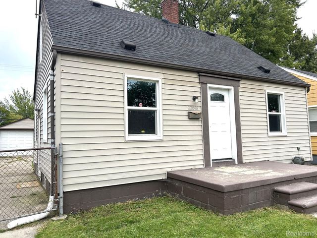 22066 Lambrecht, Eastpointe, MI 48021
