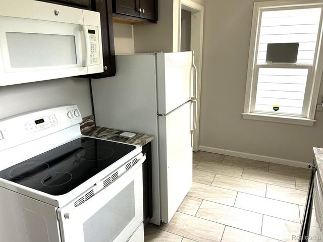 22066 Lambrecht, Eastpointe, MI 48021