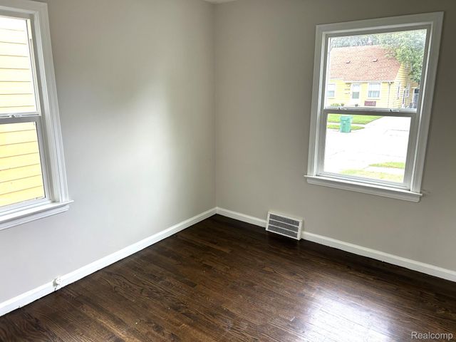 22066 Lambrecht, Eastpointe, MI 48021