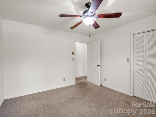 926 Toxaway Court, Hendersonville, NC 28791