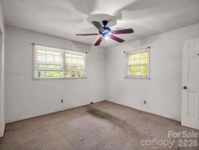 926 Toxaway Court, Hendersonville, NC 28791
