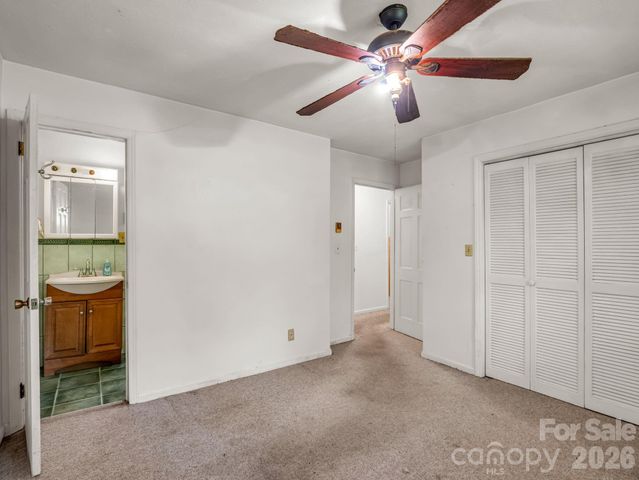 926 Toxaway Court, Hendersonville, NC 28791