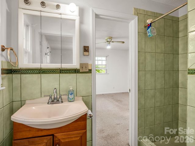 926 Toxaway Court, Hendersonville, NC 28791