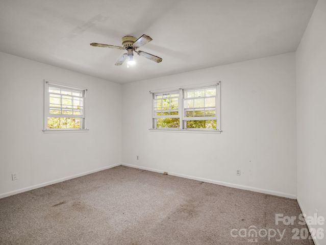 926 Toxaway Court, Hendersonville, NC 28791