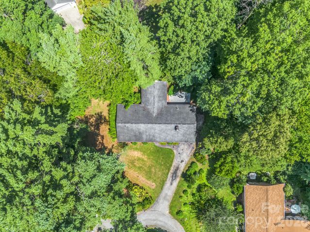 926 Toxaway Court, Hendersonville, NC 28791