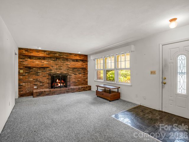 926 Toxaway Court, Hendersonville, NC 28791