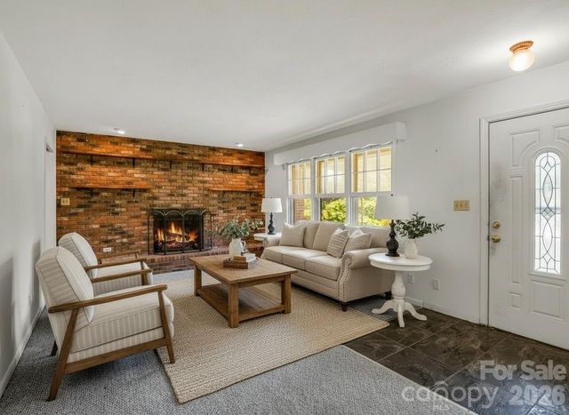 926 Toxaway Court, Hendersonville, NC 28791