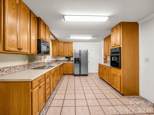 926 Toxaway Court, Hendersonville, NC 28791
