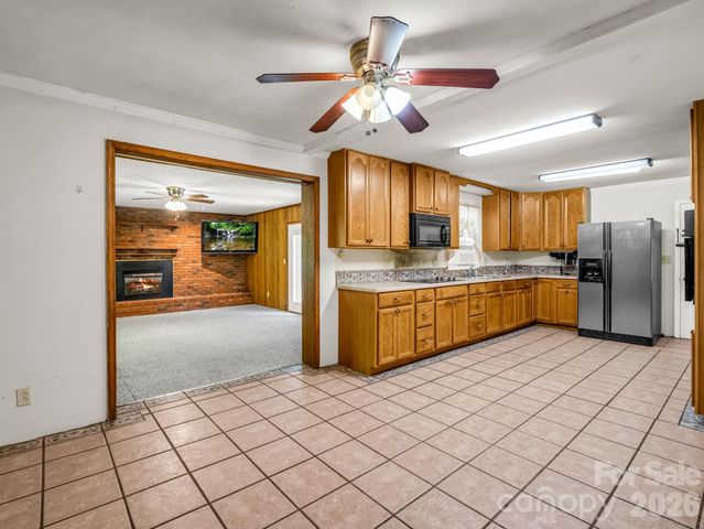 926 Toxaway Court, Hendersonville, NC 28791
