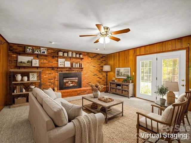 926 Toxaway Court, Hendersonville, NC 28791