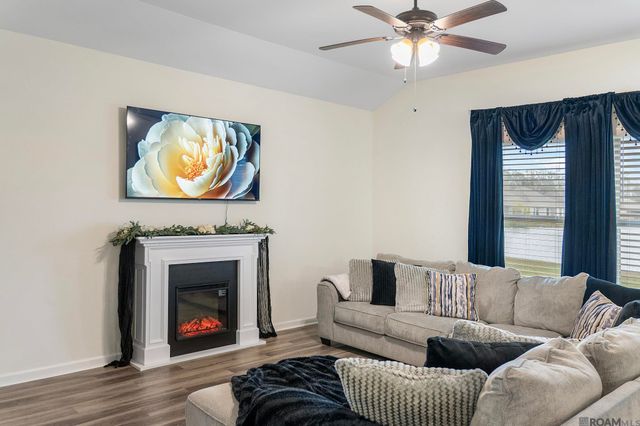 8256 Sweetgum Dr, Gonzales, LA 70737