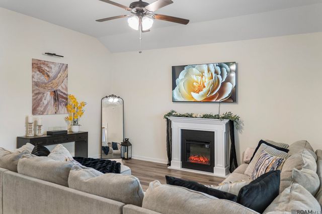 8256 Sweetgum Dr, Gonzales, LA 70737