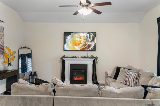 8256 Sweetgum Dr, Gonzales, LA 70737