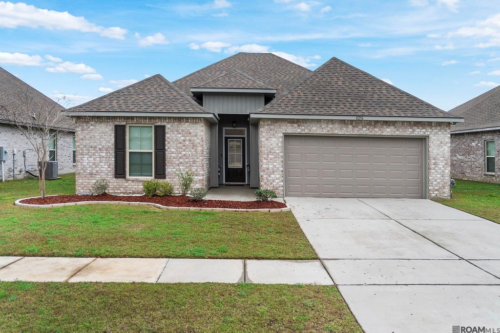 8256 Sweetgum Dr, Gonzales, LA 70737