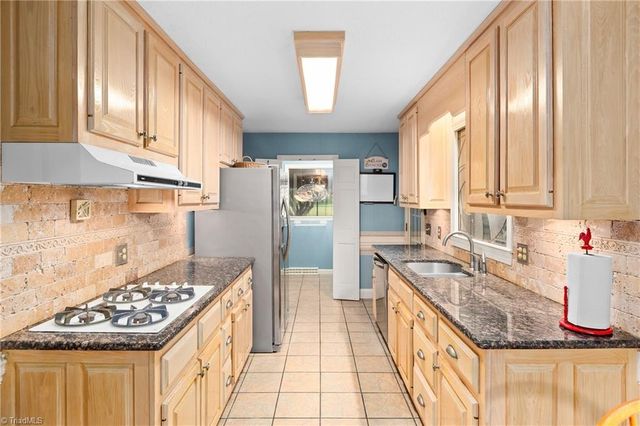 907 Branchwood Drive, Kernersville, NC 27284