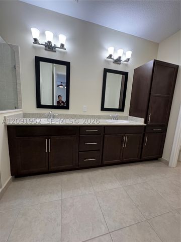 130 NW 209th Trl 130, Pembroke Pines, FL 33029
