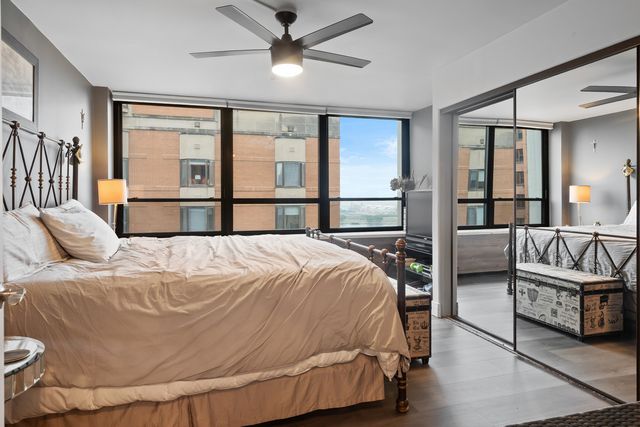 222 E PEARSON Street 2002, Chicago, IL 60611