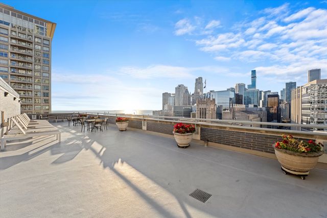 222 E PEARSON Street 2002, Chicago, IL 60611