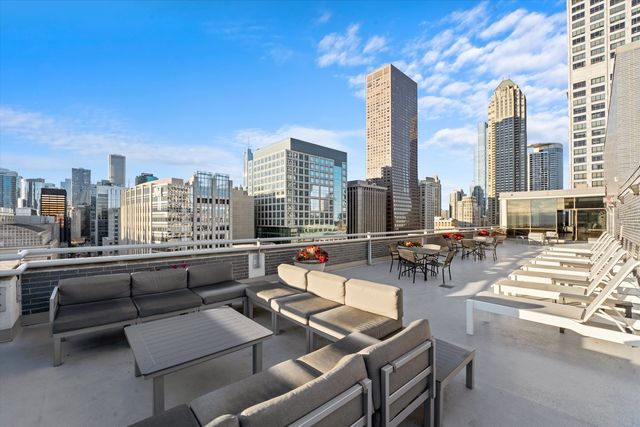 222 E PEARSON Street 2002, Chicago, IL 60611