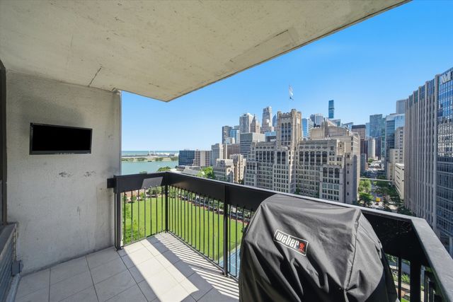 222 E PEARSON Street 2002, Chicago, IL 60611