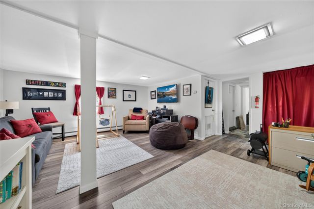 58 Farries Avenue, Florida, NY 10921