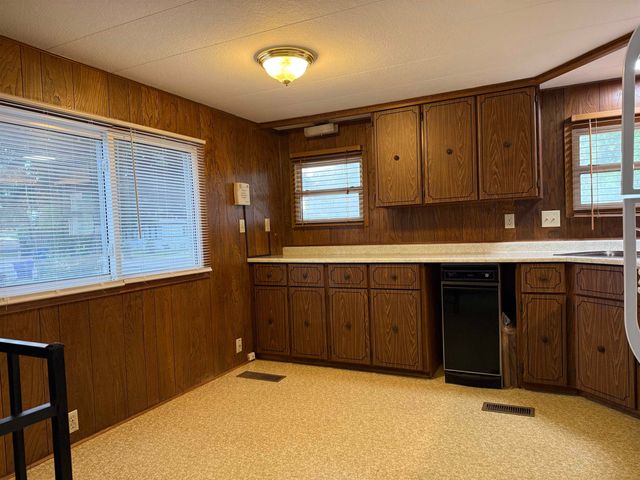 424 N Hodges Rd, Greenacres, WA 99016