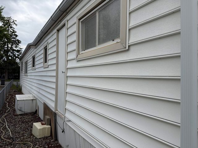 424 N Hodges Rd, Greenacres, WA 99016