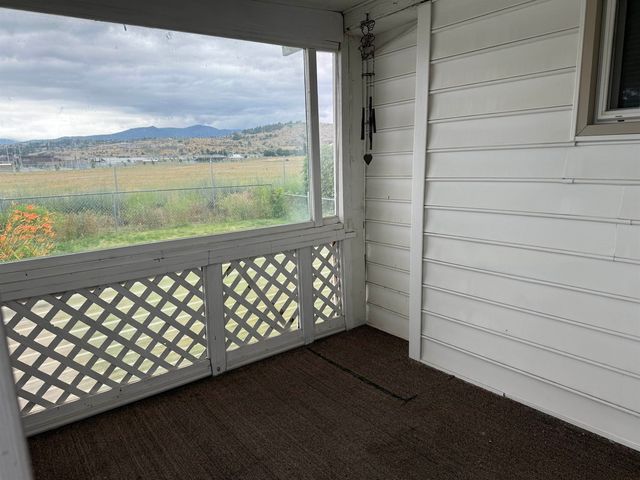 424 N Hodges Rd, Greenacres, WA 99016
