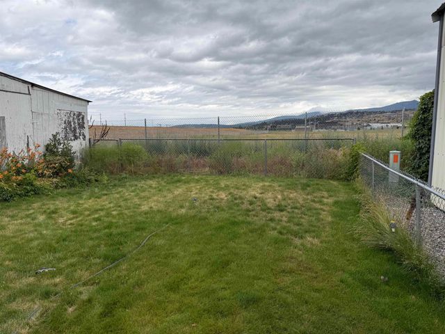 424 N Hodges Rd, Greenacres, WA 99016