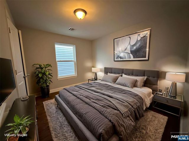 15 6th Street, Newark, NJ 07107