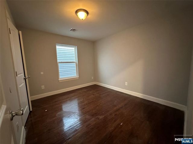 15 6th Street, Newark, NJ 07107