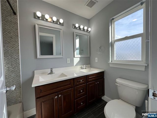 15 6th Street, Newark, NJ 07107