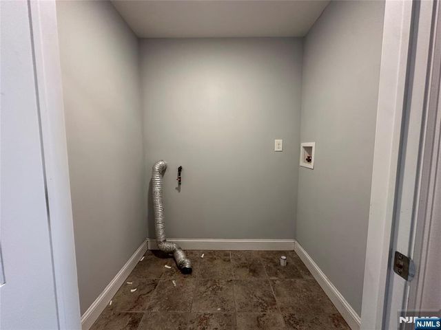 15 6th Street, Newark, NJ 07107