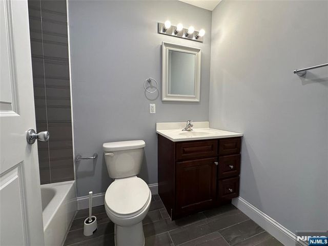 15 6th Street, Newark, NJ 07107