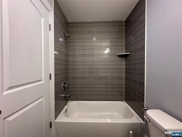 15 6th Street, Newark, NJ 07107