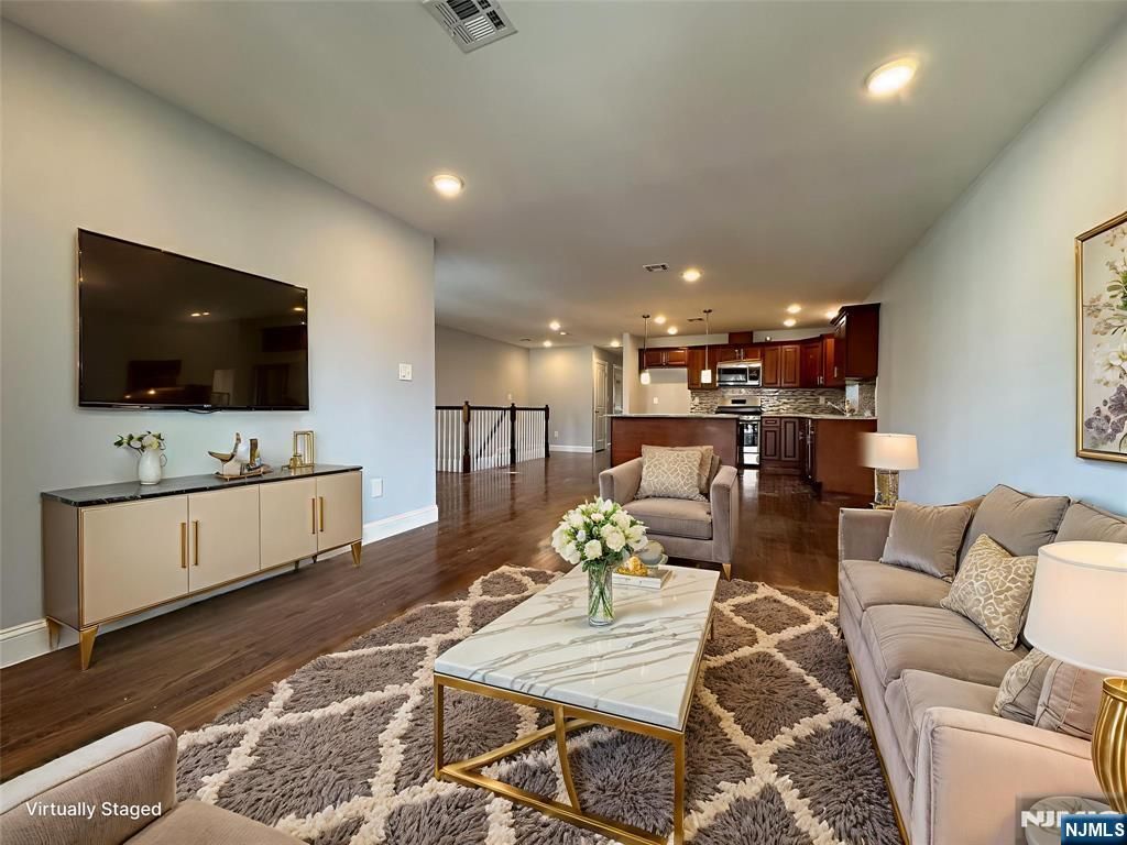 15 6th Street, Newark, NJ 07107