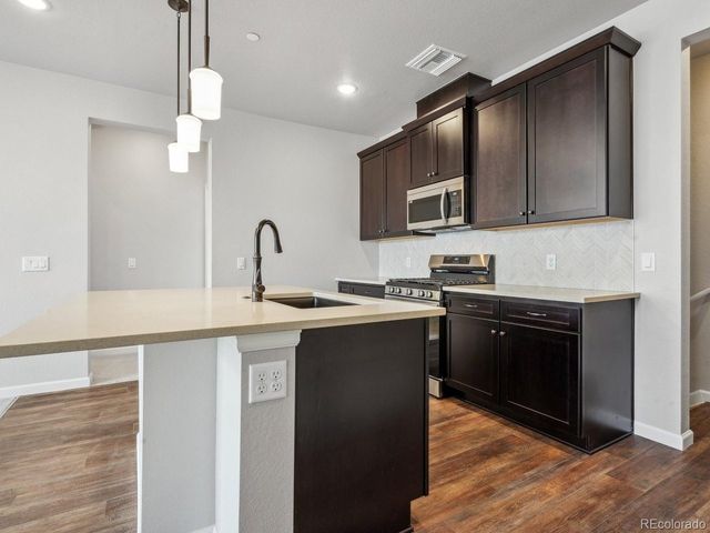 6153 N Ceylon St 10-207, Denver, CO 80249