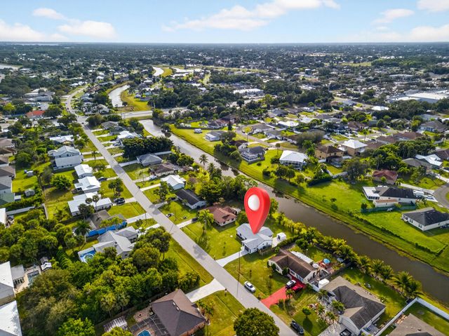 902 SW Dalton Avenue, Port St Lucie, FL 34953