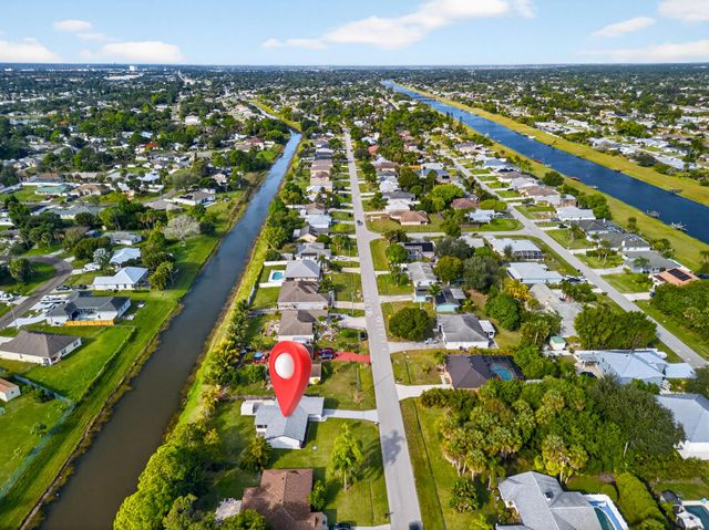 902 SW Dalton Avenue, Port St Lucie, FL 34953