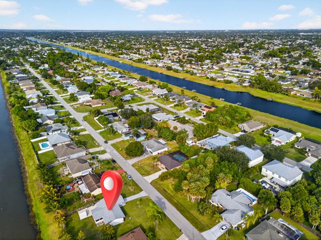 902 SW Dalton Avenue, Port St Lucie, FL 34953