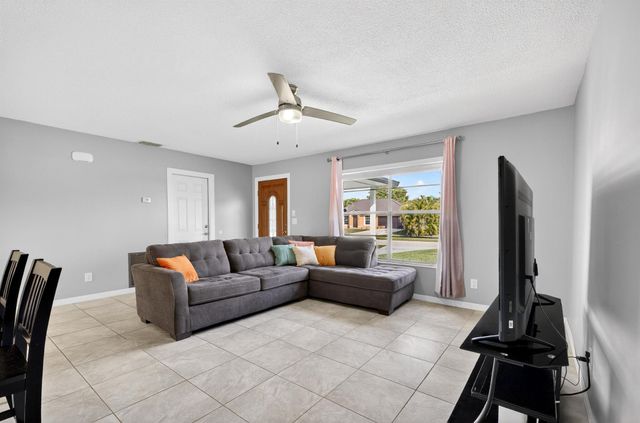 902 SW Dalton Avenue, Port St Lucie, FL 34953