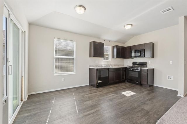 9517 NW 116th Court, Yukon, OK 73099