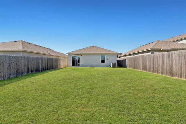 9517 NW 116th Court, Yukon, OK 73099