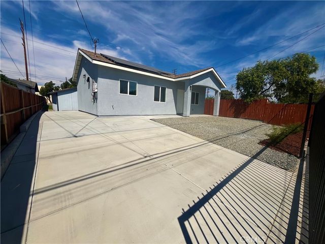 1081 W Rialto, San Bernardino, CA 92410