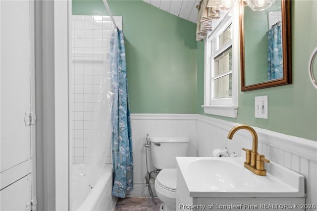 206 E 2nd Avenue, Red Springs, NC 28377