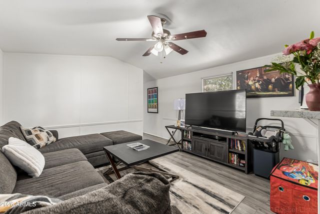 8427 W GLENDALE Avenue 15, Glendale, AZ 85305