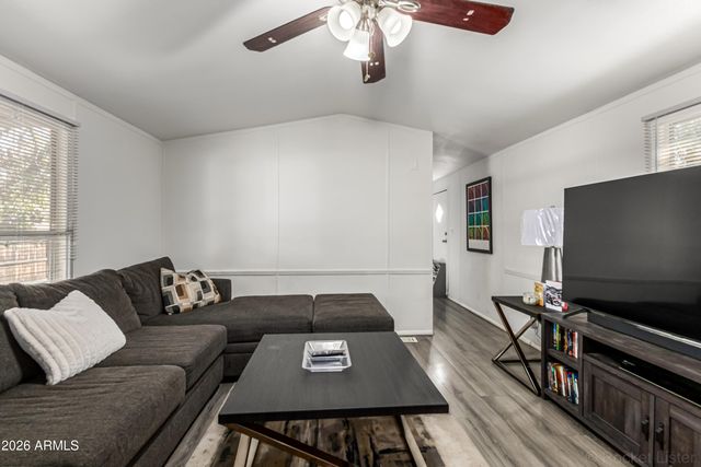 8427 W GLENDALE Avenue 15, Glendale, AZ 85305