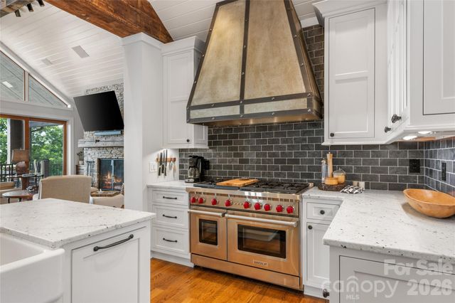 100 Meadow Ridge Drive, Lake Toxaway, NC 28747