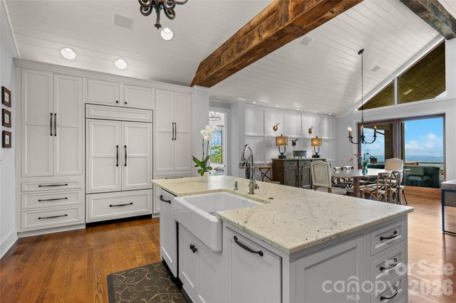 100 Meadow Ridge Drive, Lake Toxaway, NC 28747