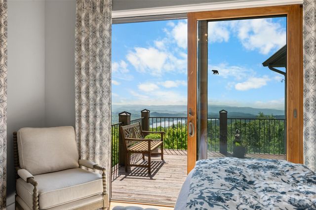 100 Meadow Ridge Drive, Lake Toxaway, NC 28747